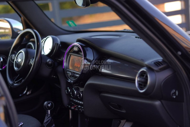 MINI Cooper 5 v r a t a