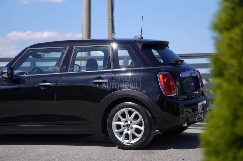 MINI Cooper 5 v r a t a