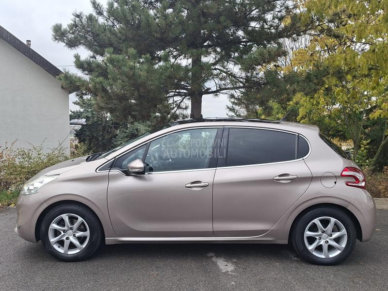 Peugeot 208 1.2  ALURE/P A N O