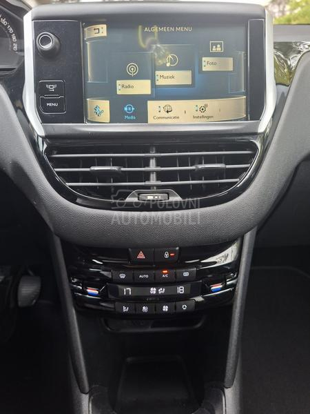 Peugeot 208 1.2  ALURE/P A N O