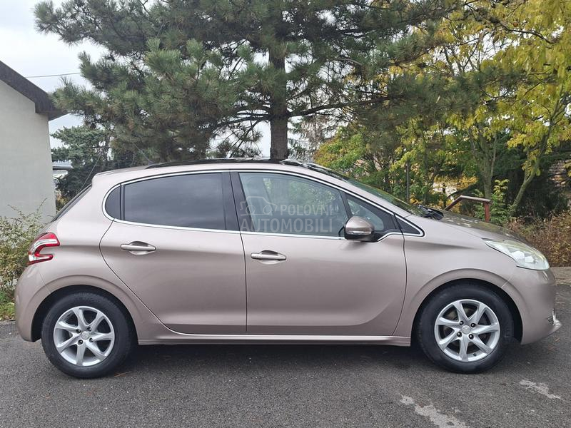 Peugeot 208 1.2  ALURE/P A N O