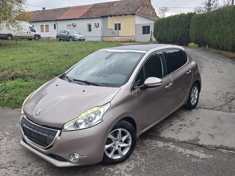 Peugeot 208 1.2  ALURE/P A N O