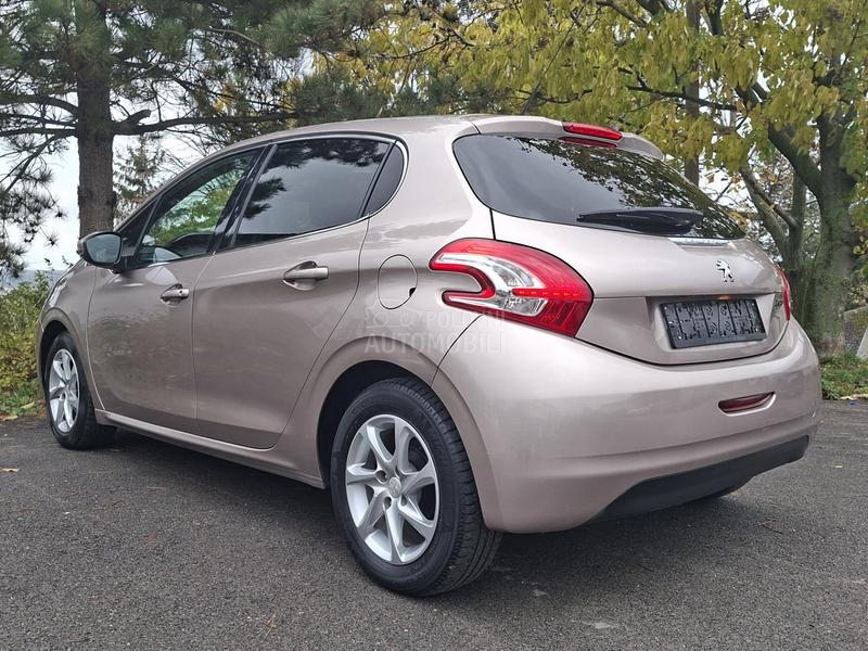 Peugeot 208 1.2  ALURE/P A N O