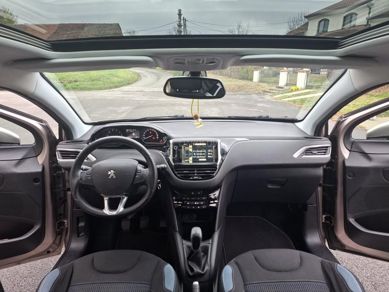 Peugeot 208 1.2  ALURE/P A N O