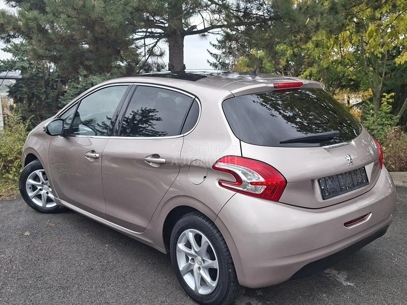 Peugeot 208 1.2  ALURE/P A N O