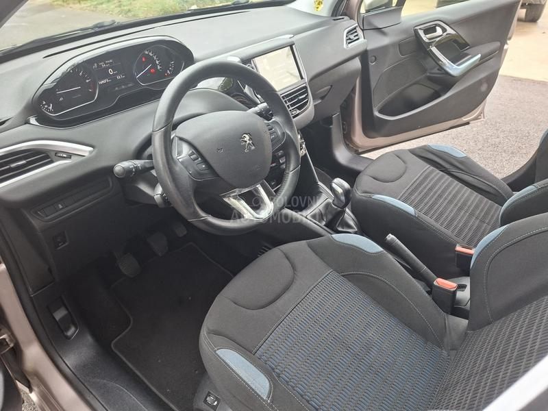 Peugeot 208 1.2  ALURE/P A N O