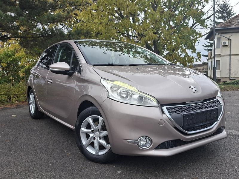 Peugeot 208 1.2  ALURE/P A N O