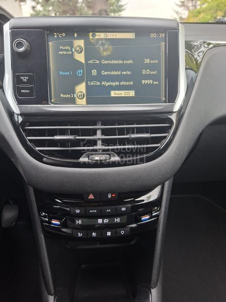 Peugeot 208 1.2  ALURE/P A N O