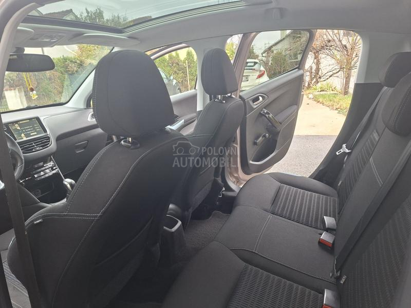 Peugeot 208 1.2  ALURE/P A N O