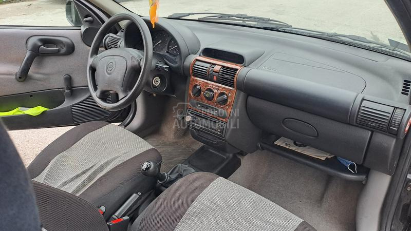 Opel Corsa B 1.0