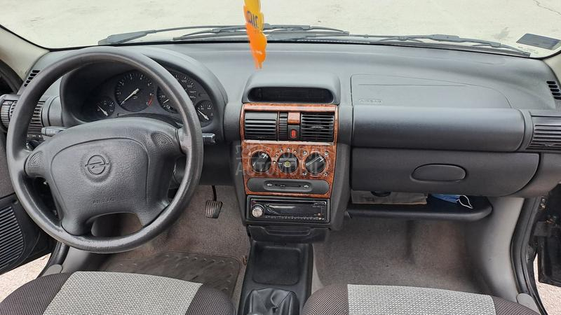 Opel Corsa B 1.0