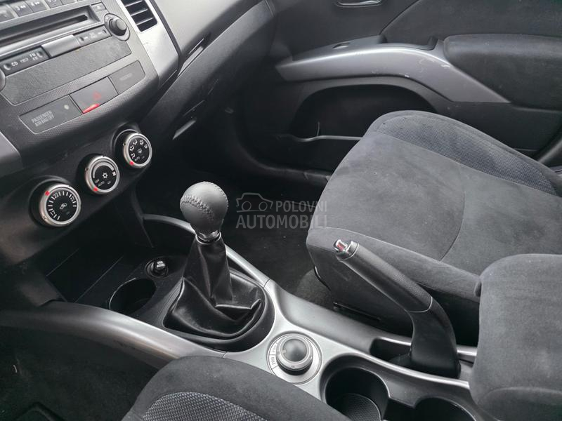 Mitsubishi Outlander 2.4b Tng 4x4
