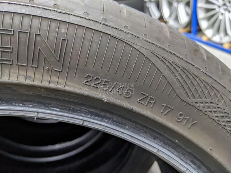 Vredestein 225/45 R17 Letnja