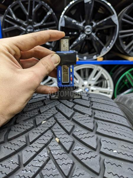 Bridgestone 235/50 R19 Zimska