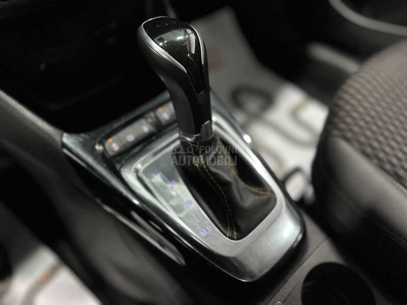 Opel Crossland X  1.2 INNOVATION AUT