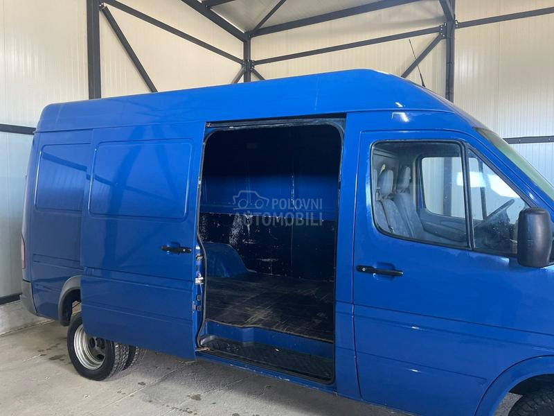 Mercedes Benz Sprinter