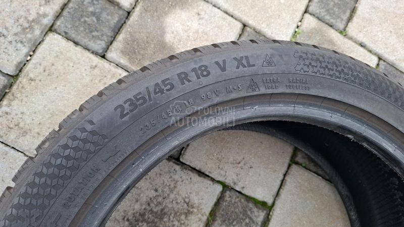 Continental 235/45 R18 Zimska