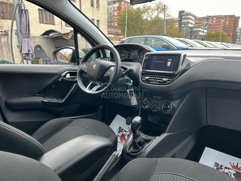 Peugeot 208 1.2 B
