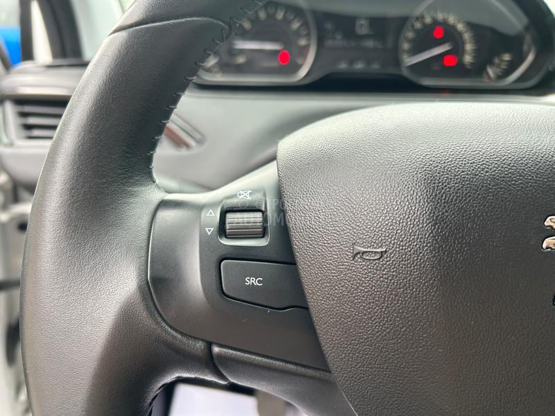 Peugeot 208 1.2 B