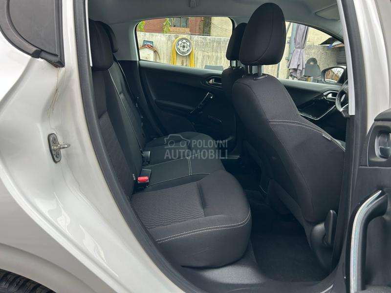 Peugeot 208 1.2 B