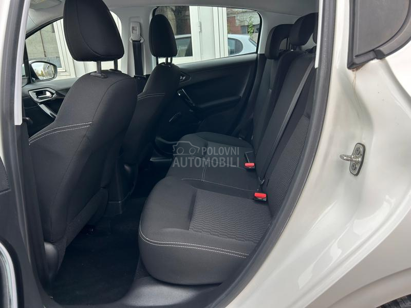 Peugeot 208 1.2 B