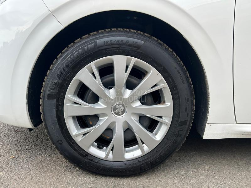 Peugeot 208 1.2 B