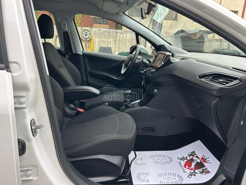 Peugeot 208 1.2 B
