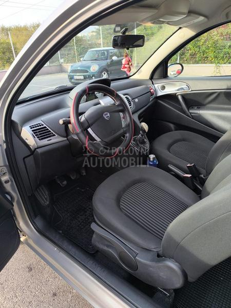 Lancia Ypsilon 