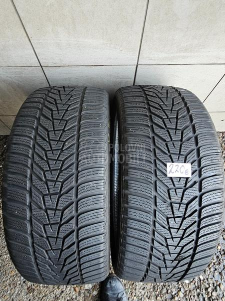 Hankook 235/35 R20 Zimska