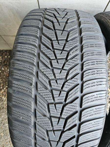 Hankook 235/35 R20 Zimska
