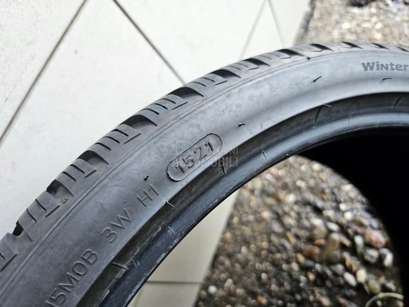 Hankook 235/35 R20 Zimska