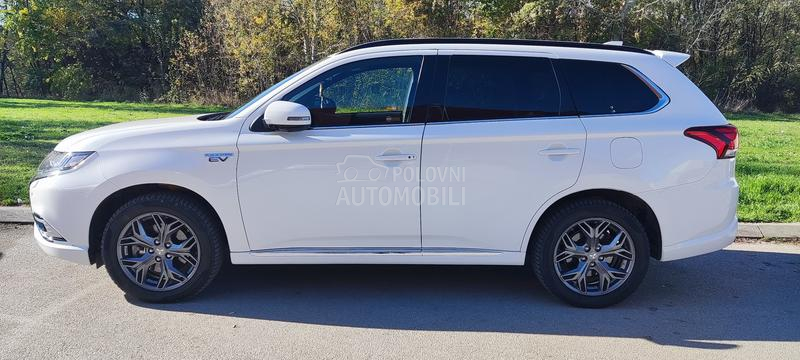 Mitsubishi Outlander PHEV 2,4