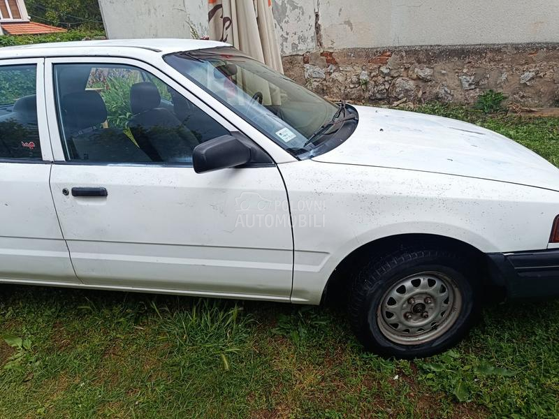 Mazda 323 sedan