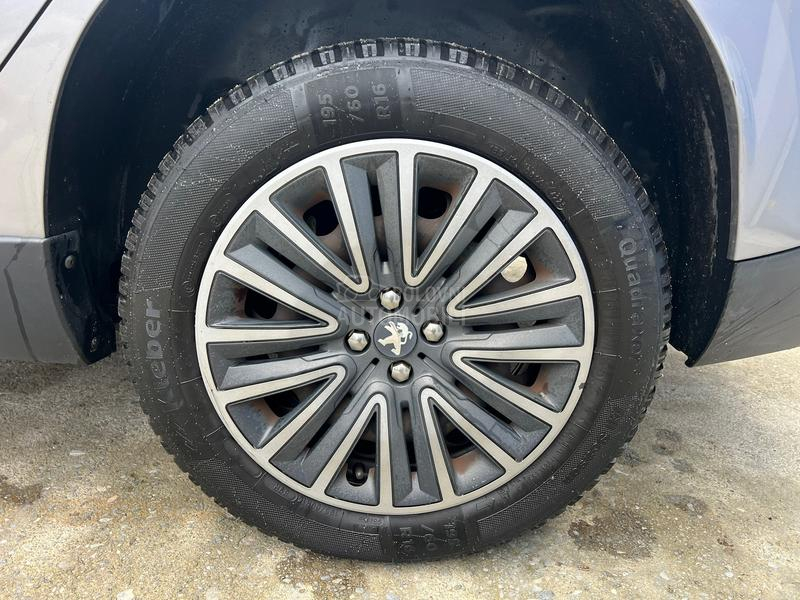 Peugeot 2008 ALURE V.serv/nav