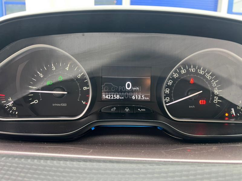 Peugeot 2008 ALURE V.serv/nav