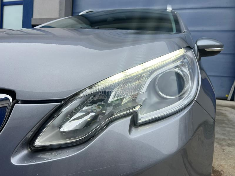 Peugeot 2008 ALURE V.serv/nav