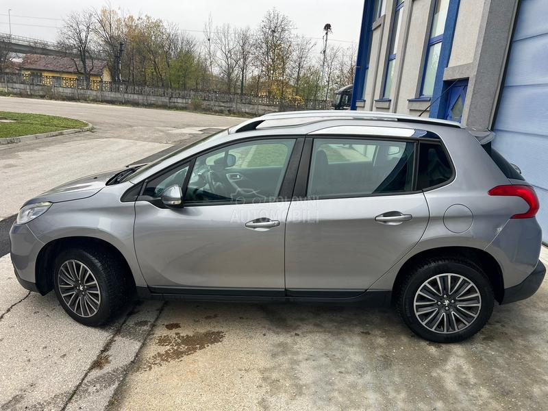 Peugeot 2008 ALURE V.serv/nav