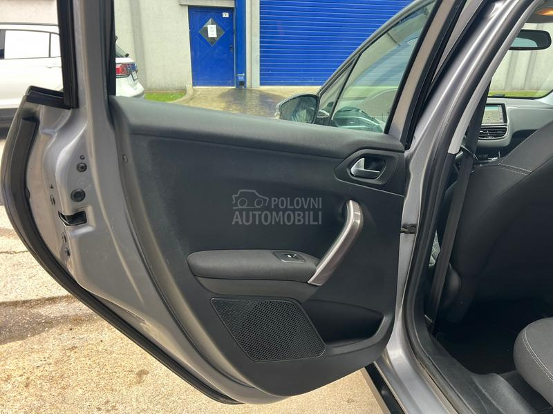 Peugeot 2008 ALURE V.serv/nav