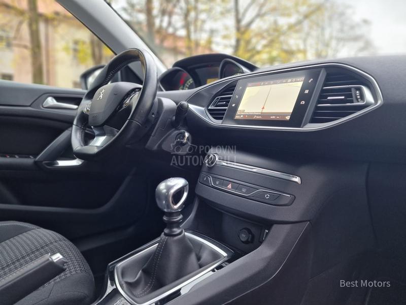 Peugeot 308 1.2b 110 BUSINESS