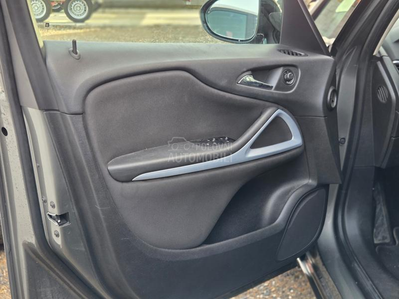 Opel Zafira 2.0 AUT / 7 SED