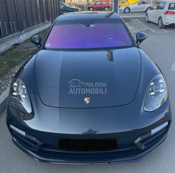 Porsche Panamera 4