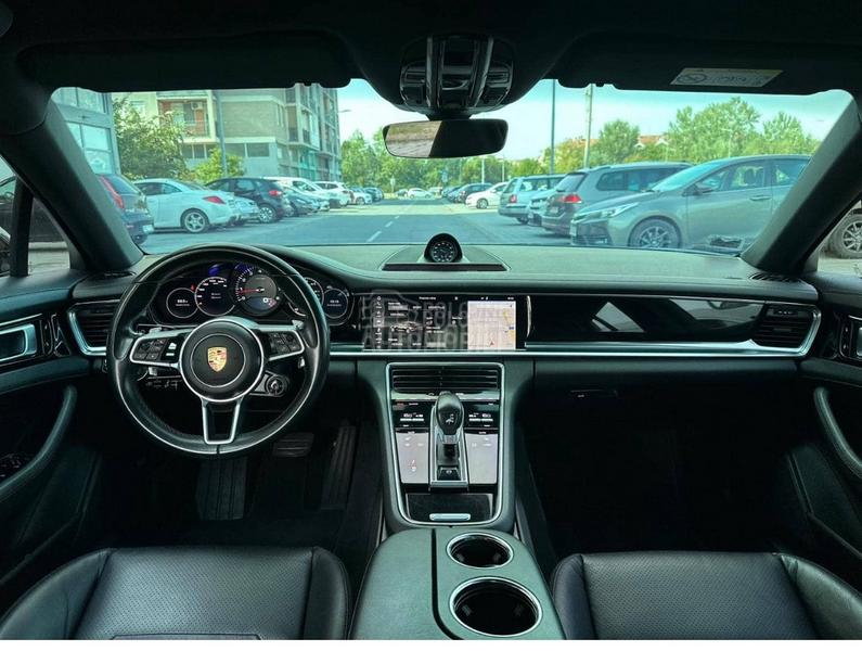 Porsche Panamera 4
