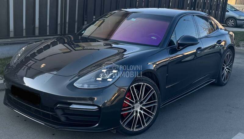 Porsche Panamera 4