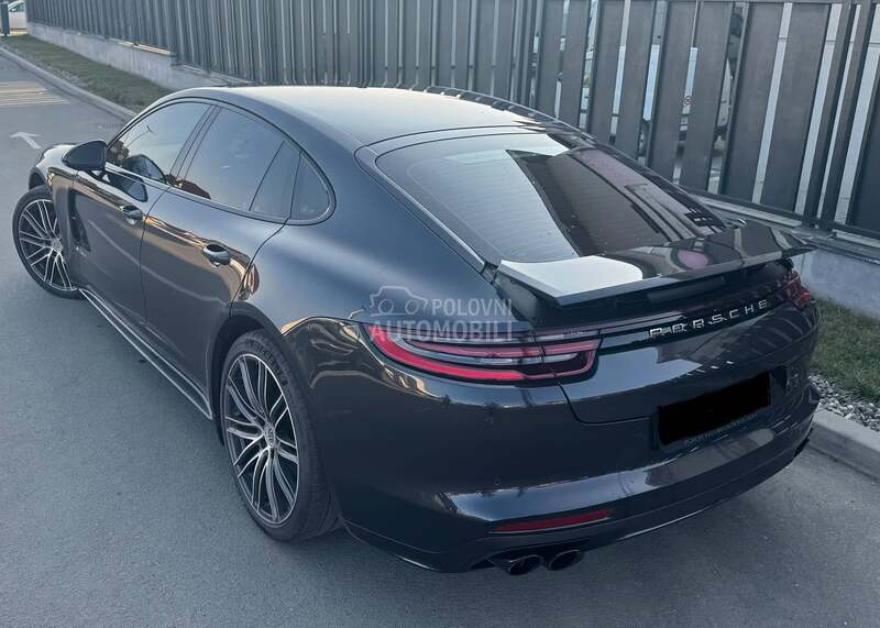 Porsche Panamera 4