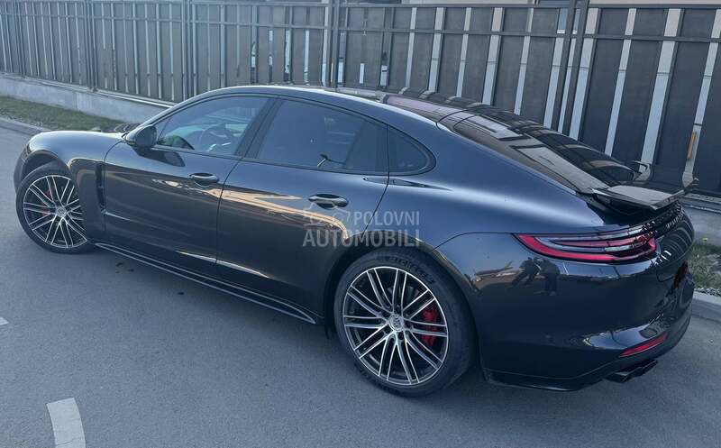 Porsche Panamera 4