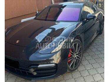 Porsche Panamera 4