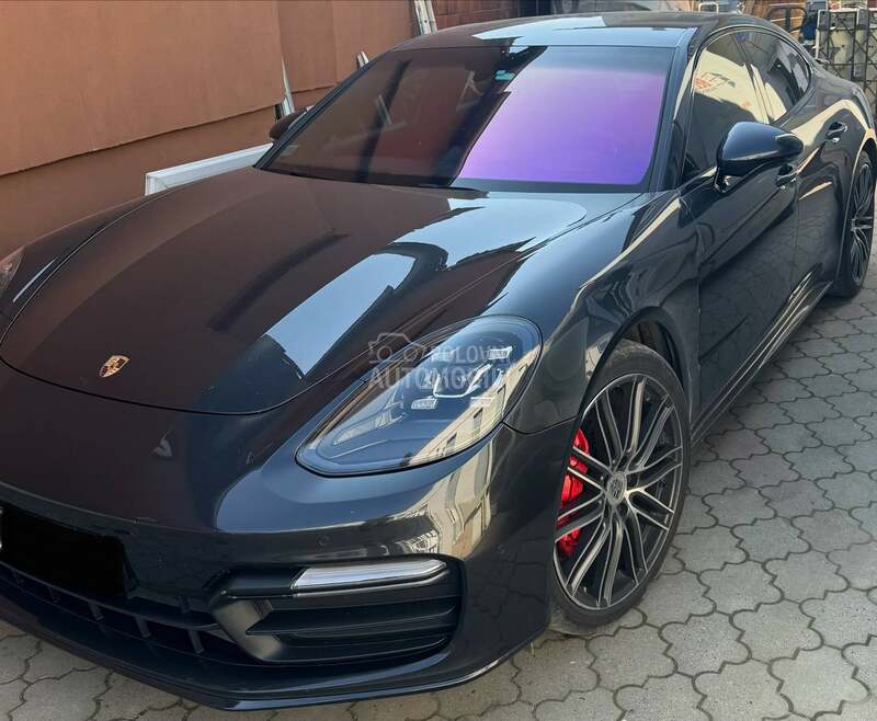 Porsche Panamera 4