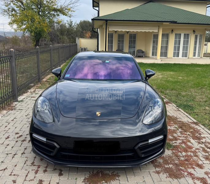 Porsche Panamera 4