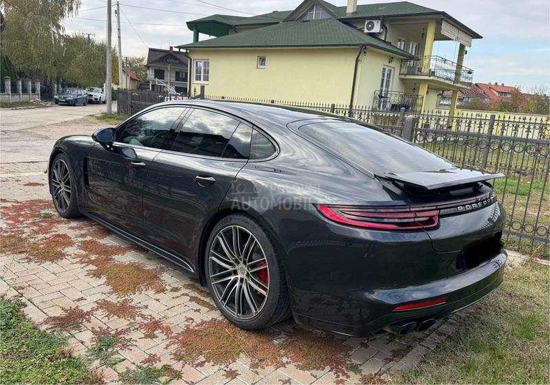 Porsche Panamera 4