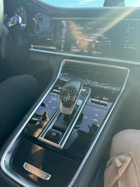 Porsche Panamera 4